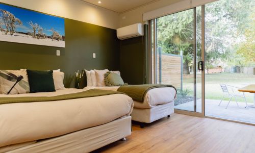 Accommodation in Bright near the river.